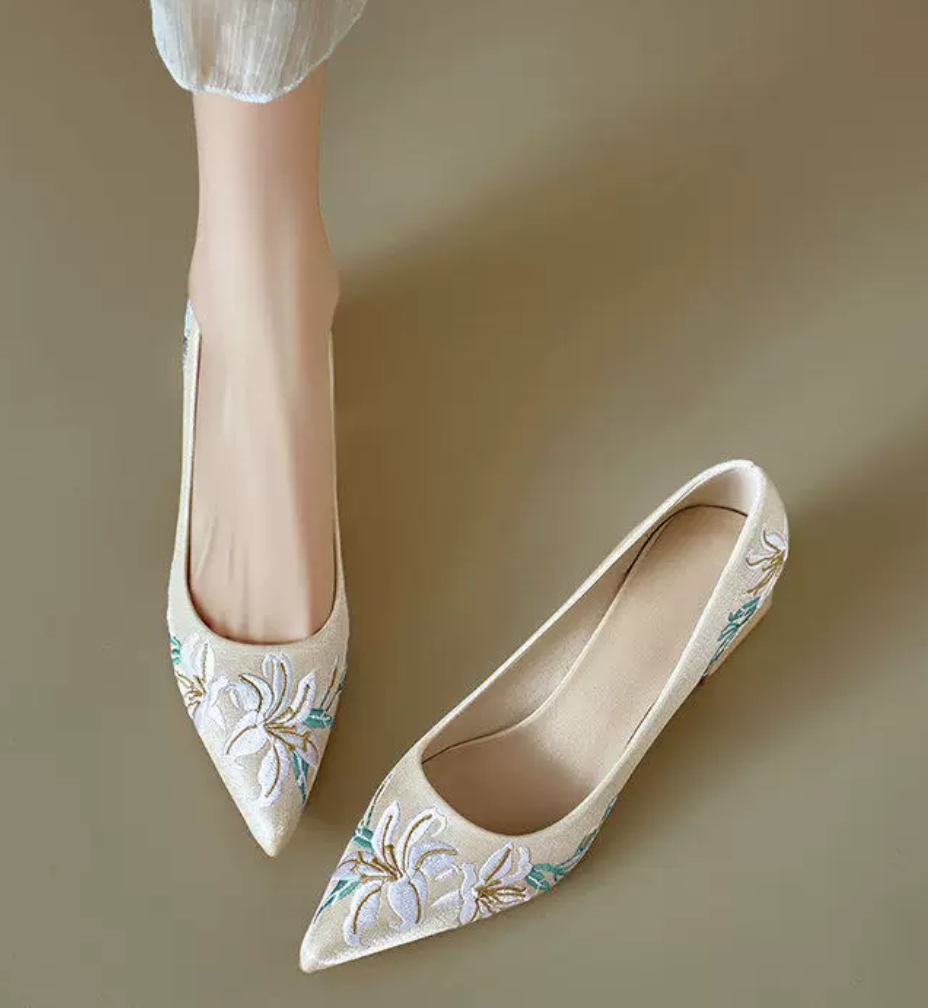 Women’s Embroidered Block Heel Pumps – Elegant Pointed Toe Dress Shoes
